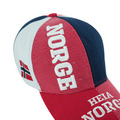 Caps med norsk flagg i rødt, hvitt og blått